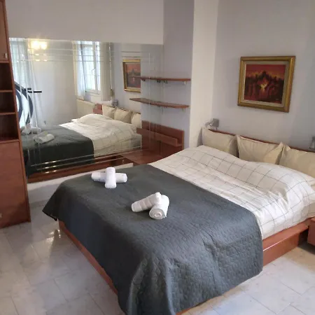 In Panorama, Thessaloniki, With A Swimming Pool. Host: Mr. George فيلة